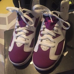 JORDANS GRAPE 6’s Size 6.5Y